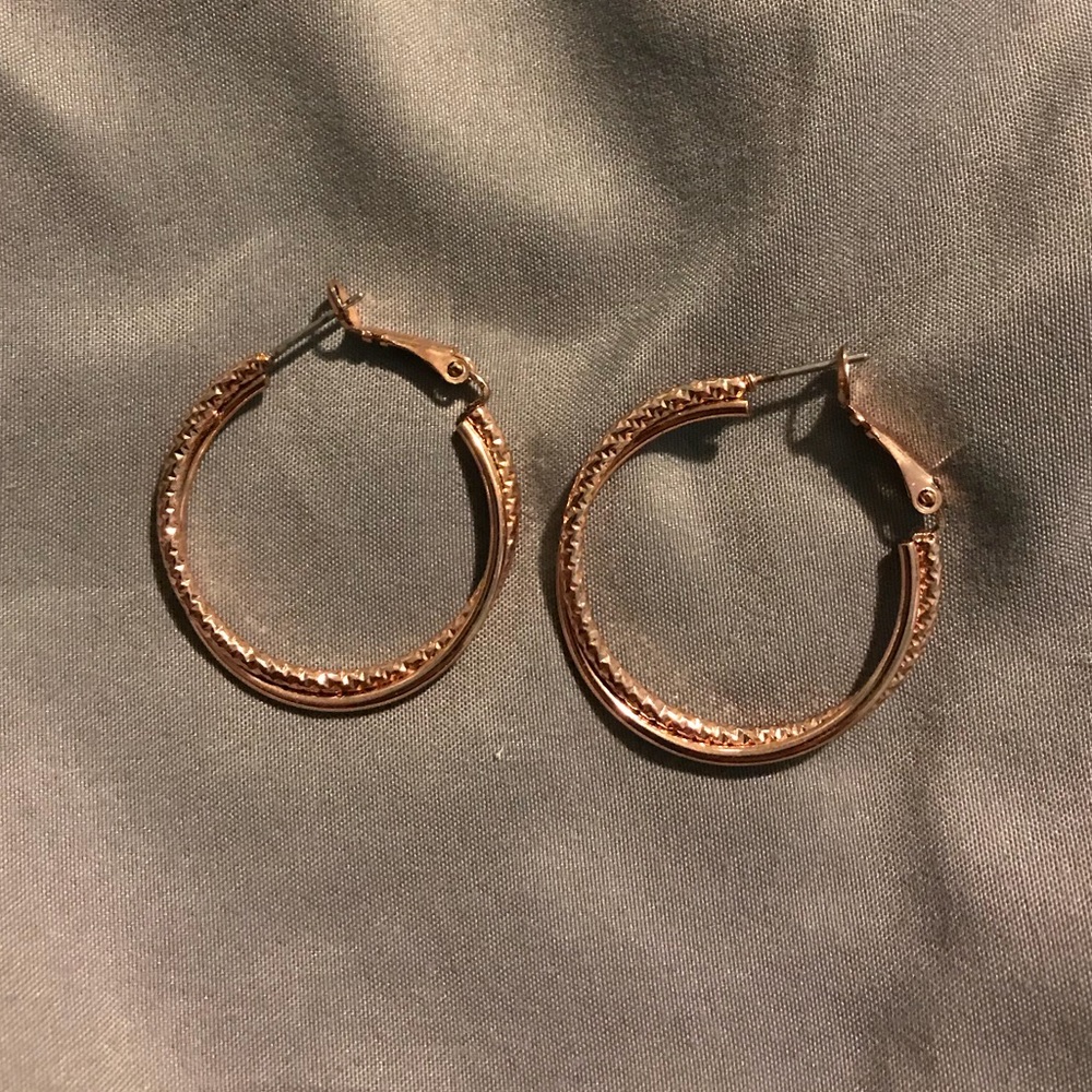 small rose gold hoop earrings